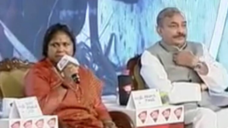 साध्वी निरंजन और प्रमोद तिवारी