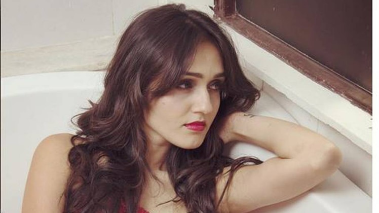 सास बहू और बेटियां के सुपर सोमवार में देखें टीवी की खबरें