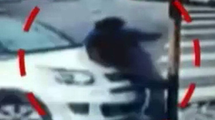 बेकाबू कार से जोरदार टक्कर फिर भी बची जान