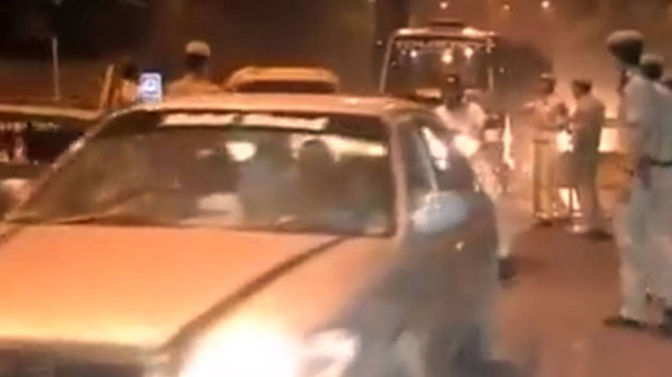 ट्रैफिक की धज्जियां उंड़ीं