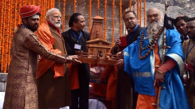 केदारनाथ में पीएम मोदी