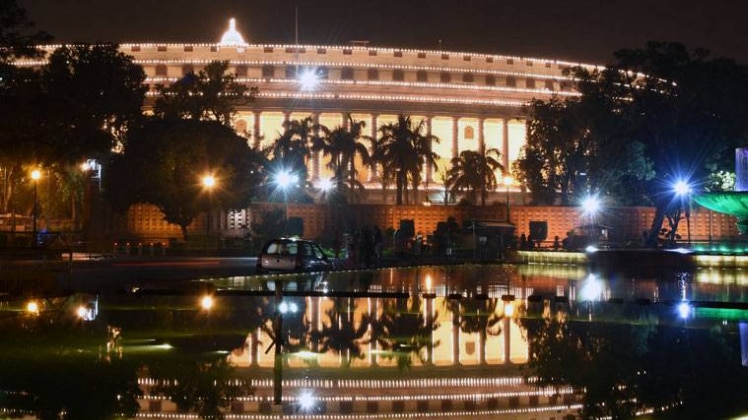 रोशनी से जगमग संसद