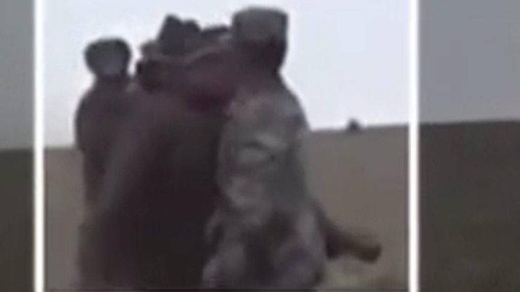 भारतीय सैनिकों के साथ धक्का मुक्की