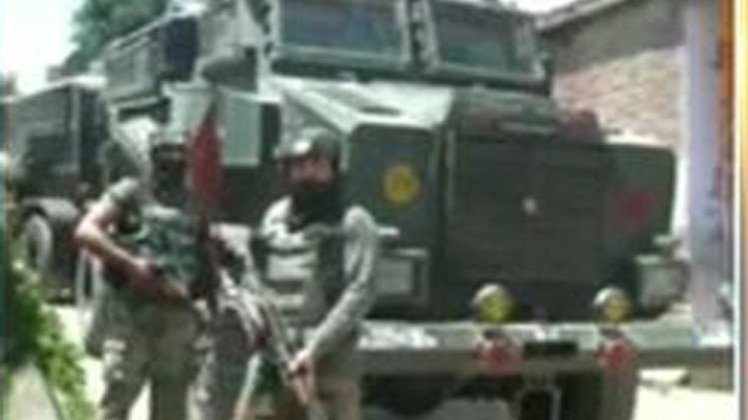 जम्मू-श्रीनगर हाईवे पर सेना के काफिले पर आतंकी हमला