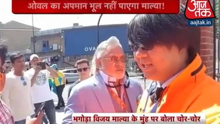 क्रिकेट स्टेडियम के बाहर विजय माल्या