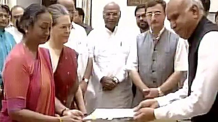 मीरा कुमार ने भरा नामांकन