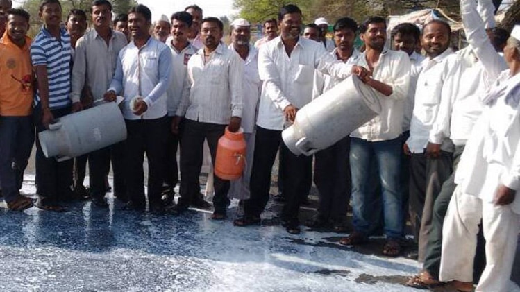 सब्जी और दूध का संकट खड़ा