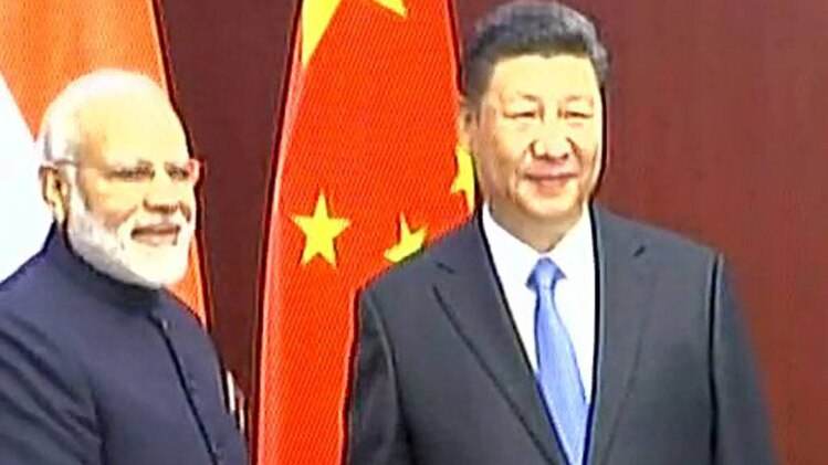 पीएम मोदी ने चीनी राष्ट्रपति शी जिनपिंग से मुलाकात की