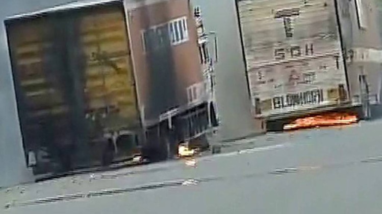 मंदसौर में गुस्साएं प्रदर्शनकारियों ने जगह-जगह तोड़फोड़ की