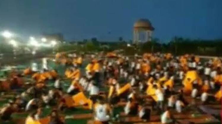 नॉनस्टॉप 100: एक साथ देखिए सभी बड़ी खबरें