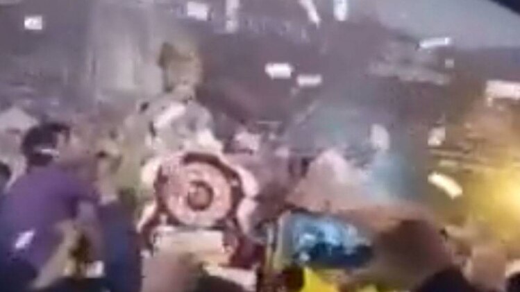 नोटों की बारिश