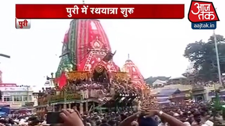 पुरी में भगवान जगन्नाथ की भव्य रथयात्रा निकली