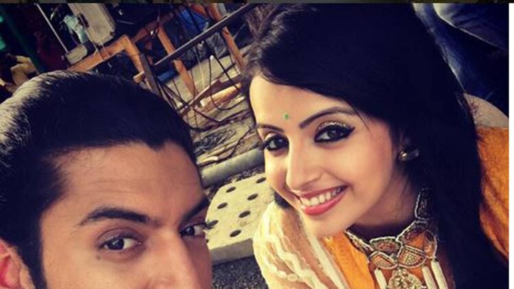 सास बहू और बेटियां के शुक्रवार के एपिसोड में देखें टीवी की खबरें