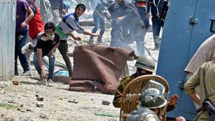 साउथ कश्मीर में फिर हुई पत्थरबाजी