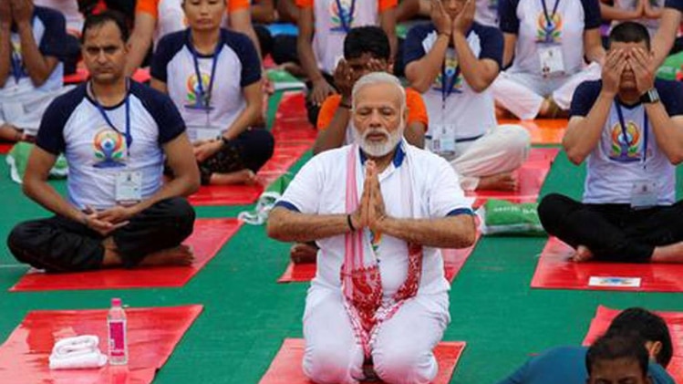 पीएम मोदी ने किया योग