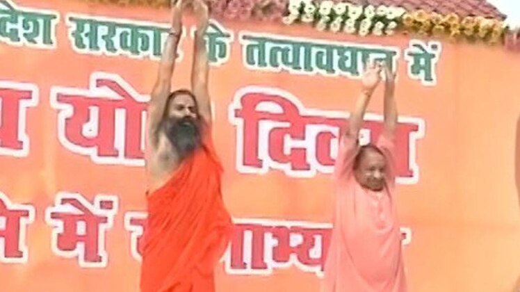 नॉनस्टॉप 100: राजभवन में योग की पाठशाला