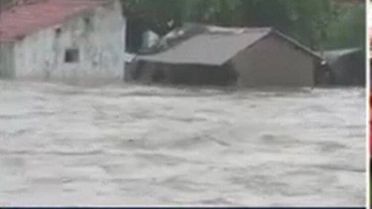 टॉप न्यूज: गुजरात में बाढ़ से डैम में उफान