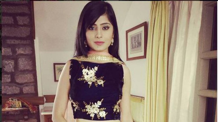 अंजलि ने लगा ली संजू की शगुन की मेहंदी