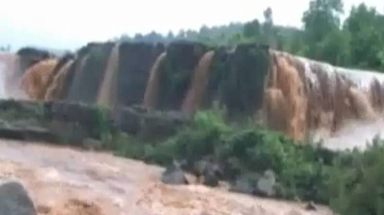 बारिश के बाद बाढ़ से देश में कई जगह मचा हाहाकार