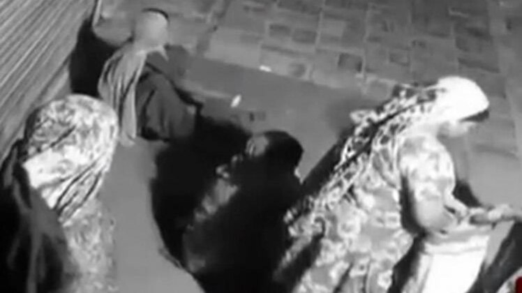 महिला गिरोह ने शोरूम में चोरी की वारदात को दिया अंजाम