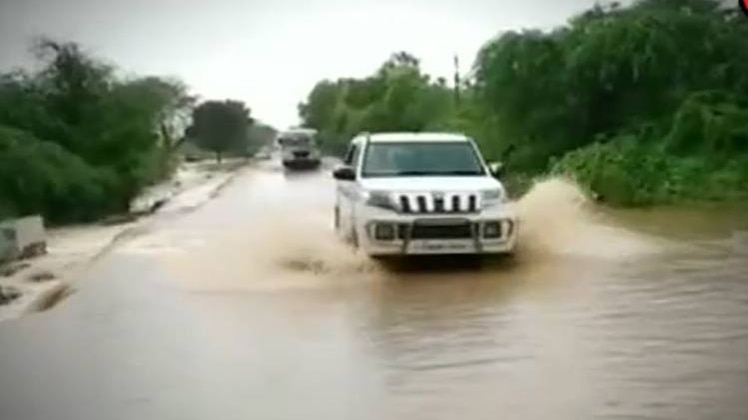 भारी बारिश और बाढ़ से देश में हाहाकार