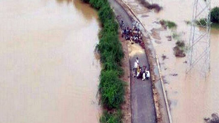 गुजरात में राहत-बचाव के बीच जिन्दगी दूभऱ