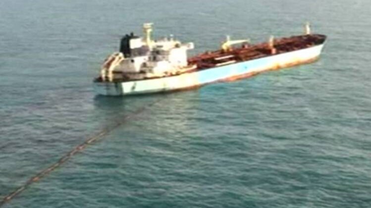 गुजरात समुद्र तट पर दो संदिग्ध जहाज को कोस्टगार्ड ने पकड़ा