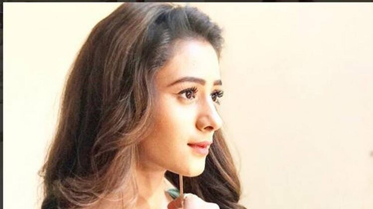 देखें, शीना का संस्कारी तमाशा