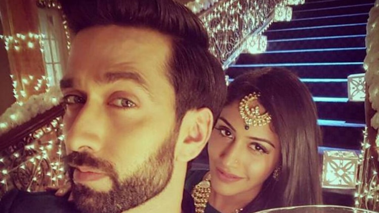 गुस्से में हैं शिवाय, तोड़ा अनिका का फोन