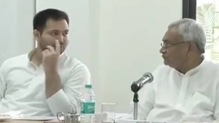 इस्तीफा नहीं देने पर अड़े तेजस्वी यादव