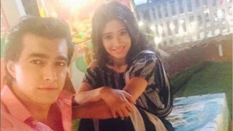 कार्तिक-नायरा ने बनाया घर, देखें उनकी ऑफस्क्रीन मस्ती