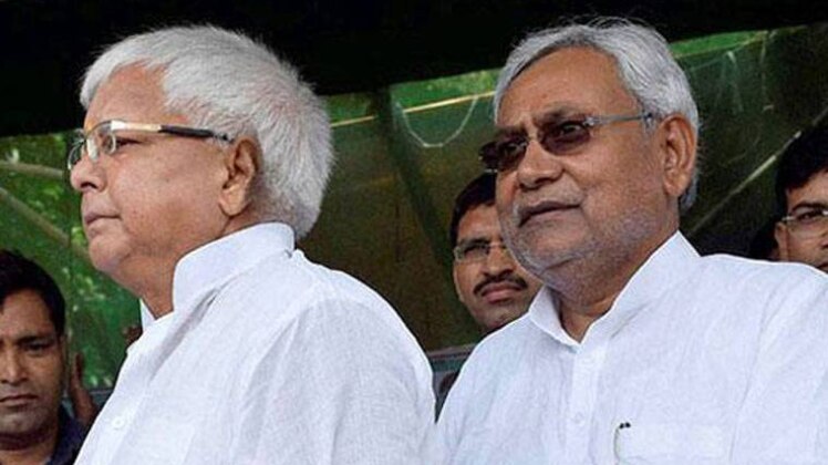लालू पर छापेमारी में नीतीश की चुप्पी बहुत कुछ कहती है!