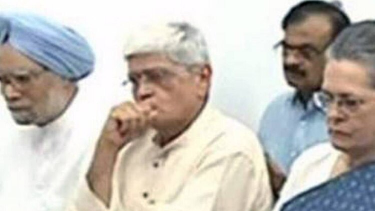 गोपालकृष्ण गांधी ने अपना नामांकन भरा