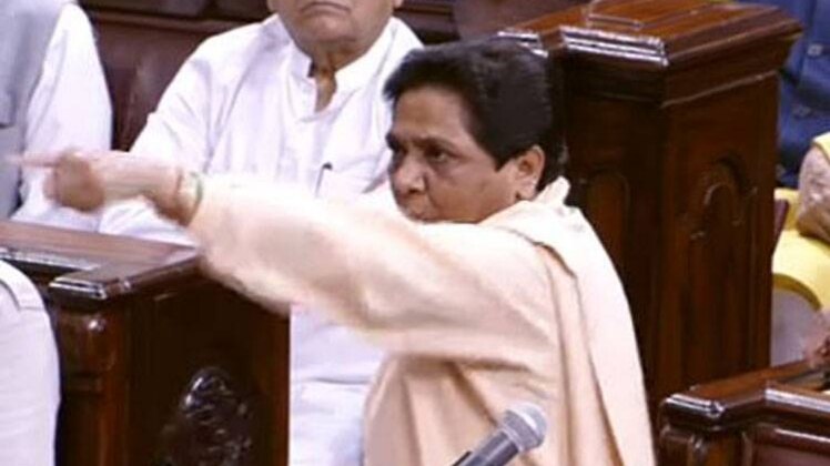 सदन छोड़कर बाहर गईं मायावती