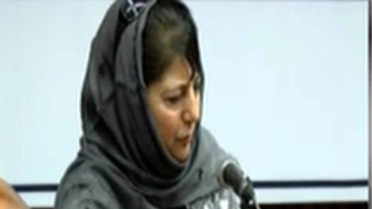 महबूबा मुफ्ती की चेतावनी- विशेषाधिकार से ना हो छेड़छाड़