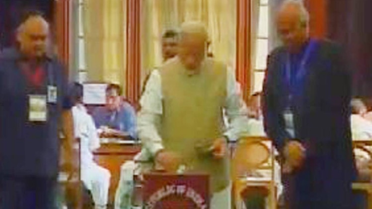 पीएम मोदी ने डाला वोट