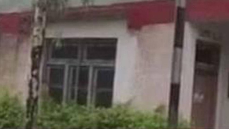 फायरिंग की जद में करीब 9 स्कूल