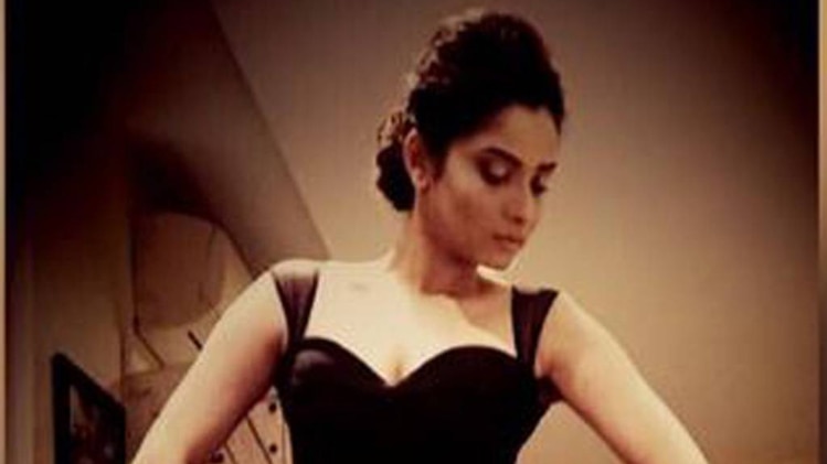 सास बहू और बेटियां के शनिवार के एपिसोड में देखें टीवीपुर की मजेदार खबरें