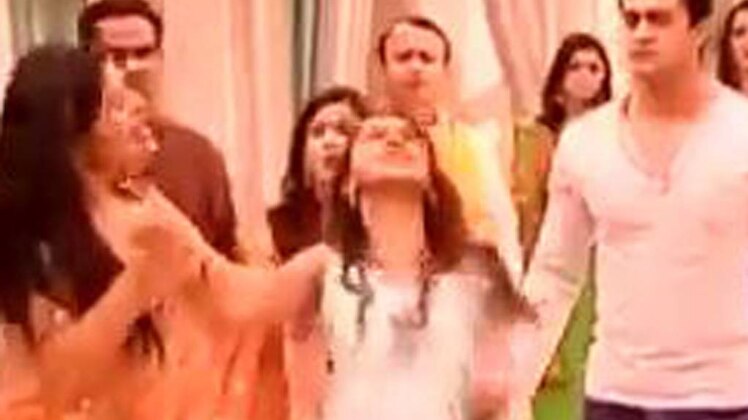 सास बहू और बेटियां