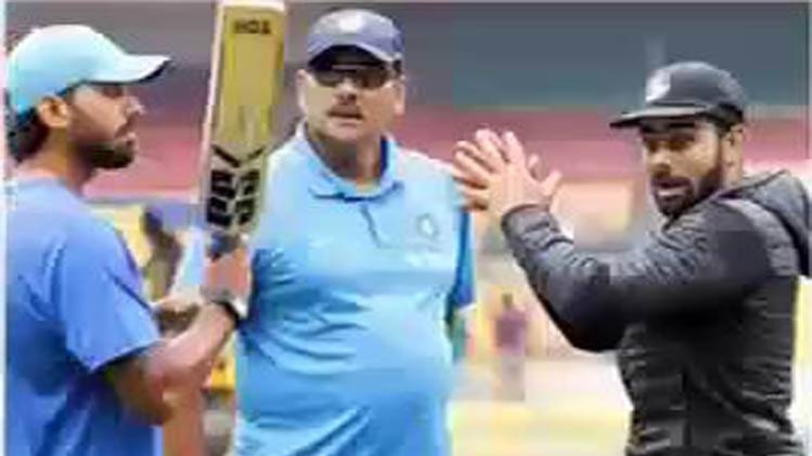 कोच के बाद अब सपोर्ट स्टाफ पर कोहराम