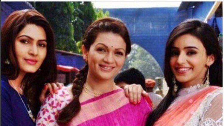 मेघना और नैना ने 21 मटकों के साथ मनाया तीज का त्योहार