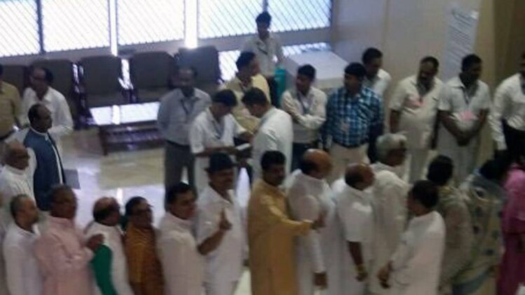 राष्ट्रपति चुनाव के लिए वोटिंग जारी