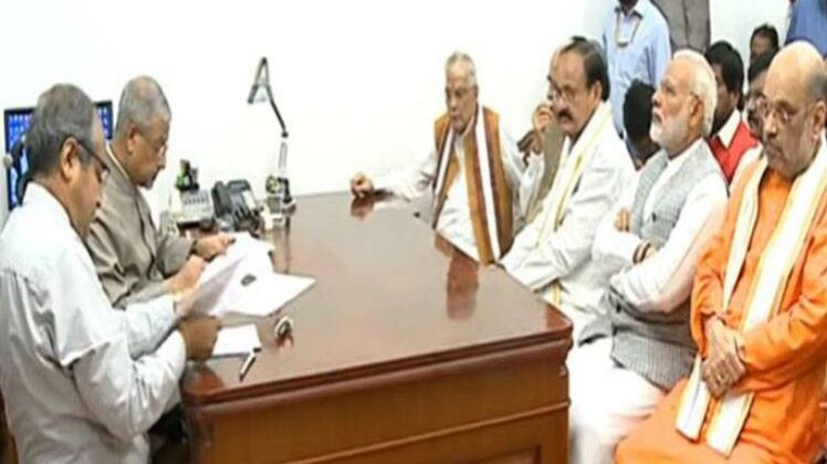 उपराष्ट्रपति के लिए किया नामांकन