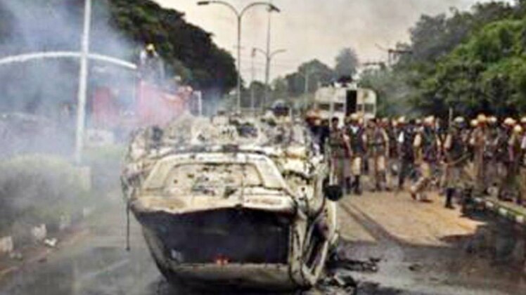 हिंसक हुए राम रहीम के समर्थक