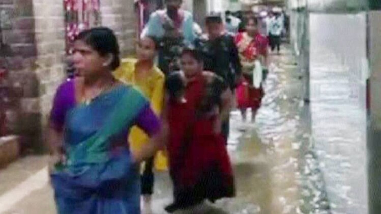 बारिश ने मुंबई का हाल किया बेहाल