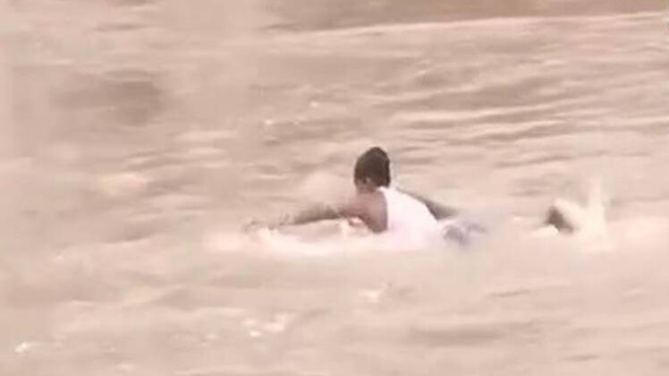 बिहार में बाढ़ में बहती जिंदगी!