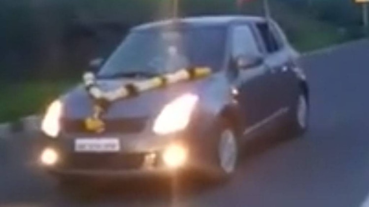 नियमों का उल्लंघन करते आंदोलनकारी