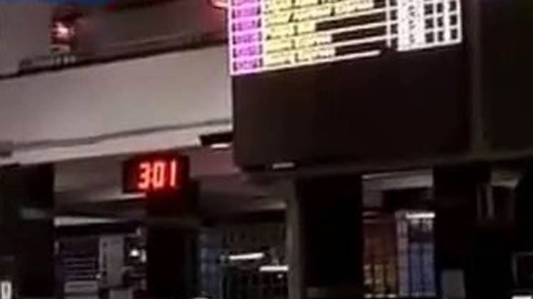 ट्रेन में महिला के साथ लूट, यात्रियों ने किया हंगामा