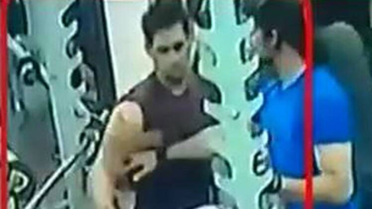 जिम में लड़की के साथ गुंडागर्दी