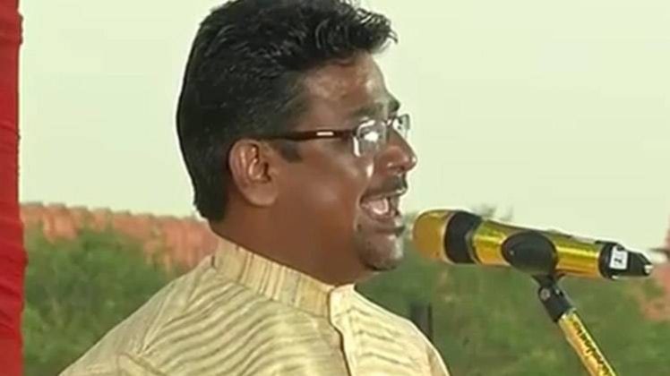 कवि बेबाक जौनपुरी ने सुनाया- ये तिरंगा ही तो अपनी पहचान है...